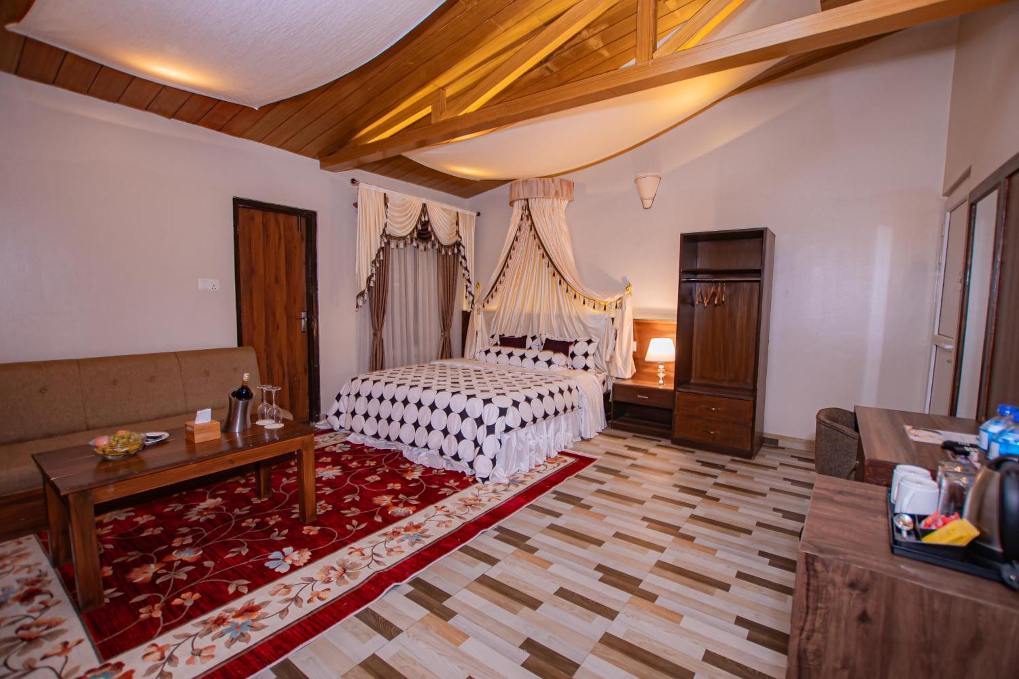 Busy Bee Resort, Похара Екстериор снимка