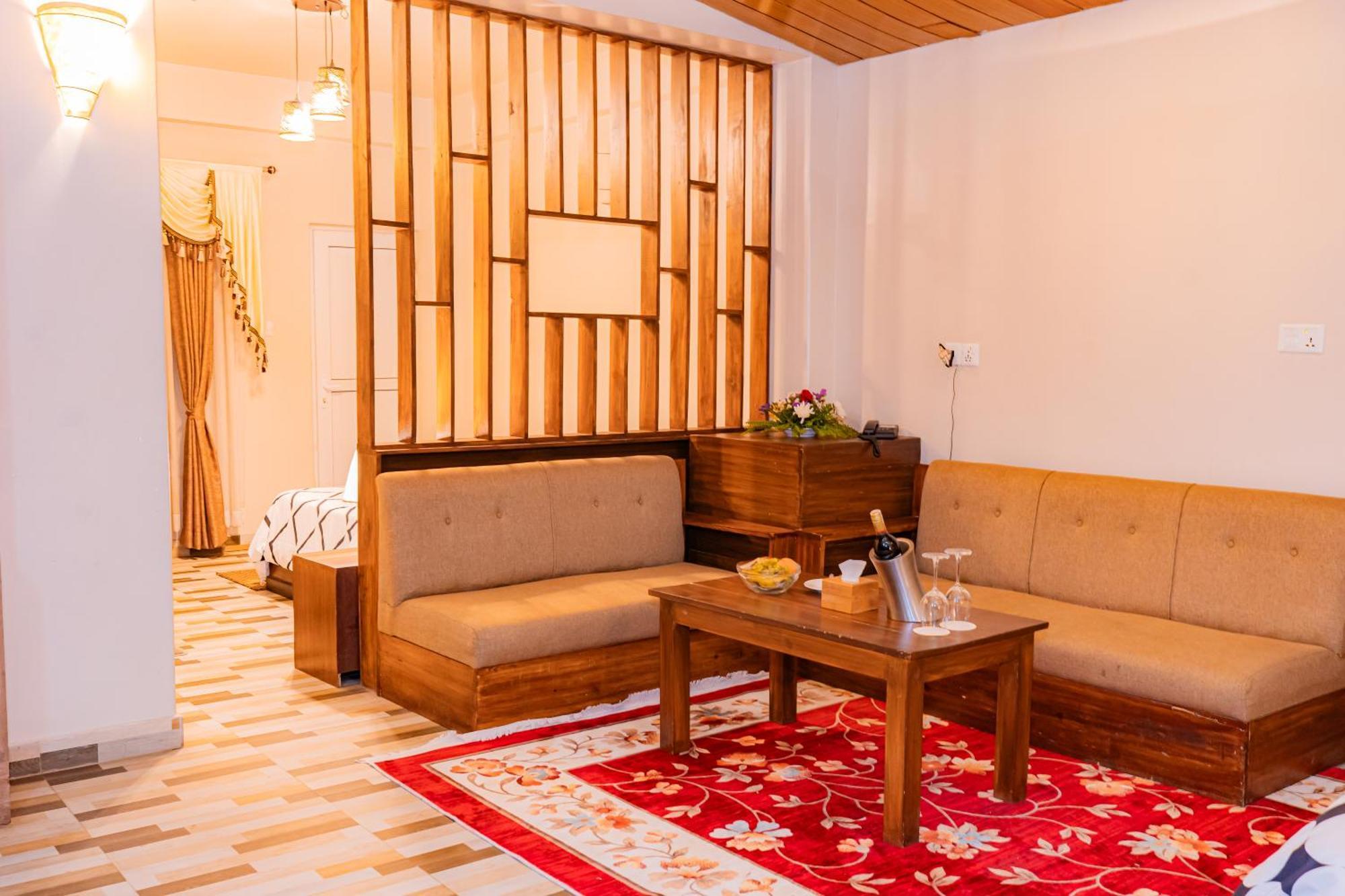 Busy Bee Resort, Похара Екстериор снимка