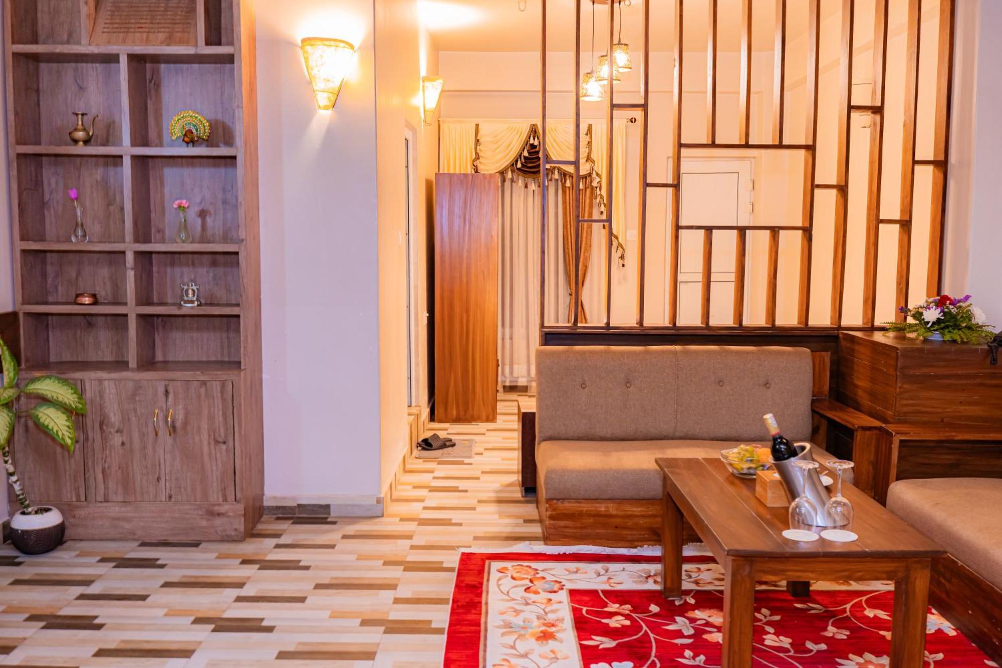 Busy Bee Resort, Похара Екстериор снимка