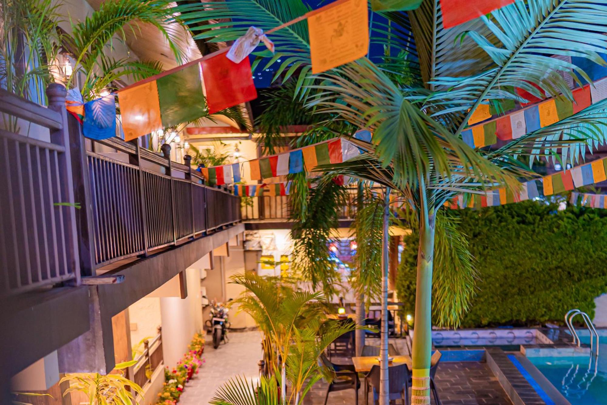 Busy Bee Resort, Похара Екстериор снимка