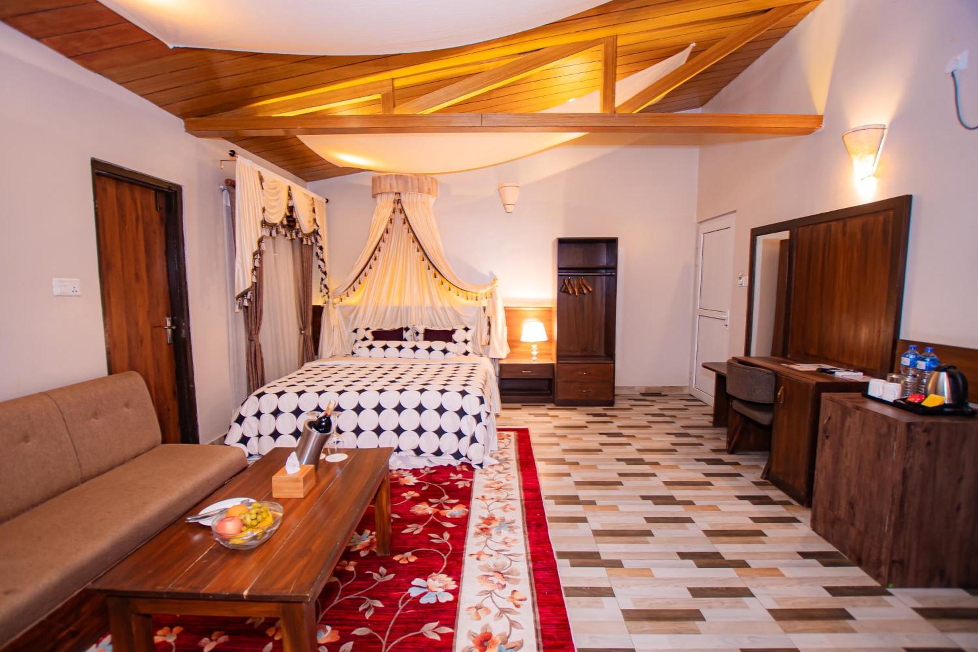 Busy Bee Resort, Похара Екстериор снимка