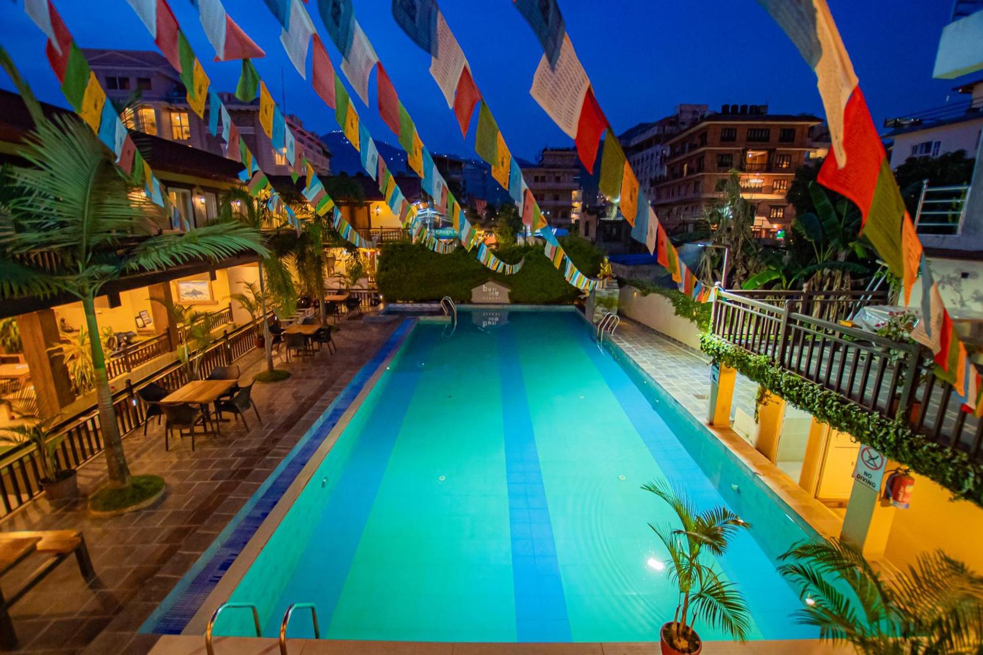 Busy Bee Resort, Похара Екстериор снимка