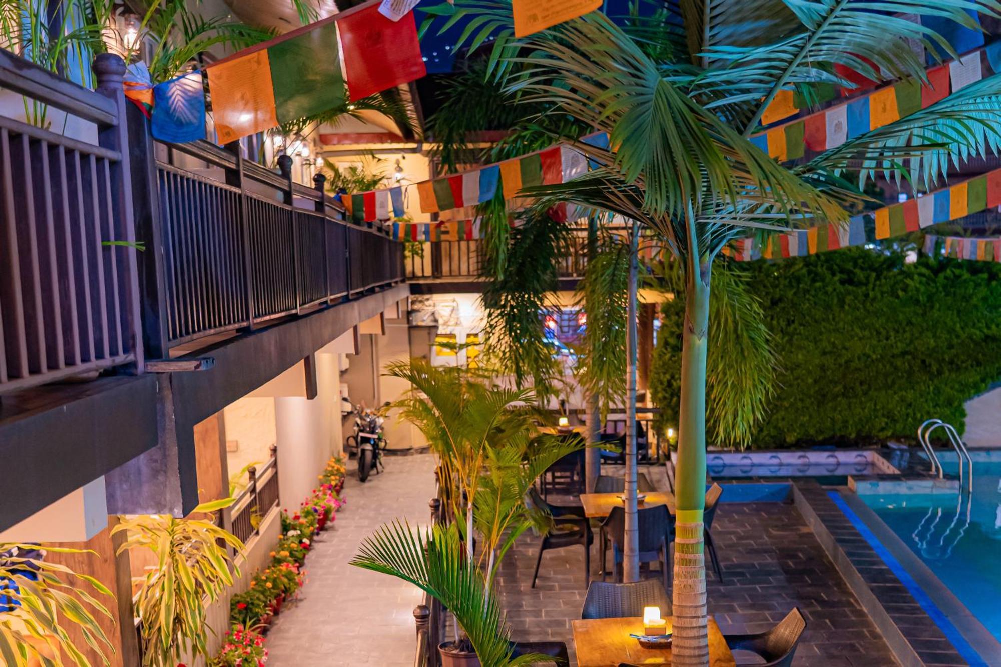 Busy Bee Resort, Похара Екстериор снимка