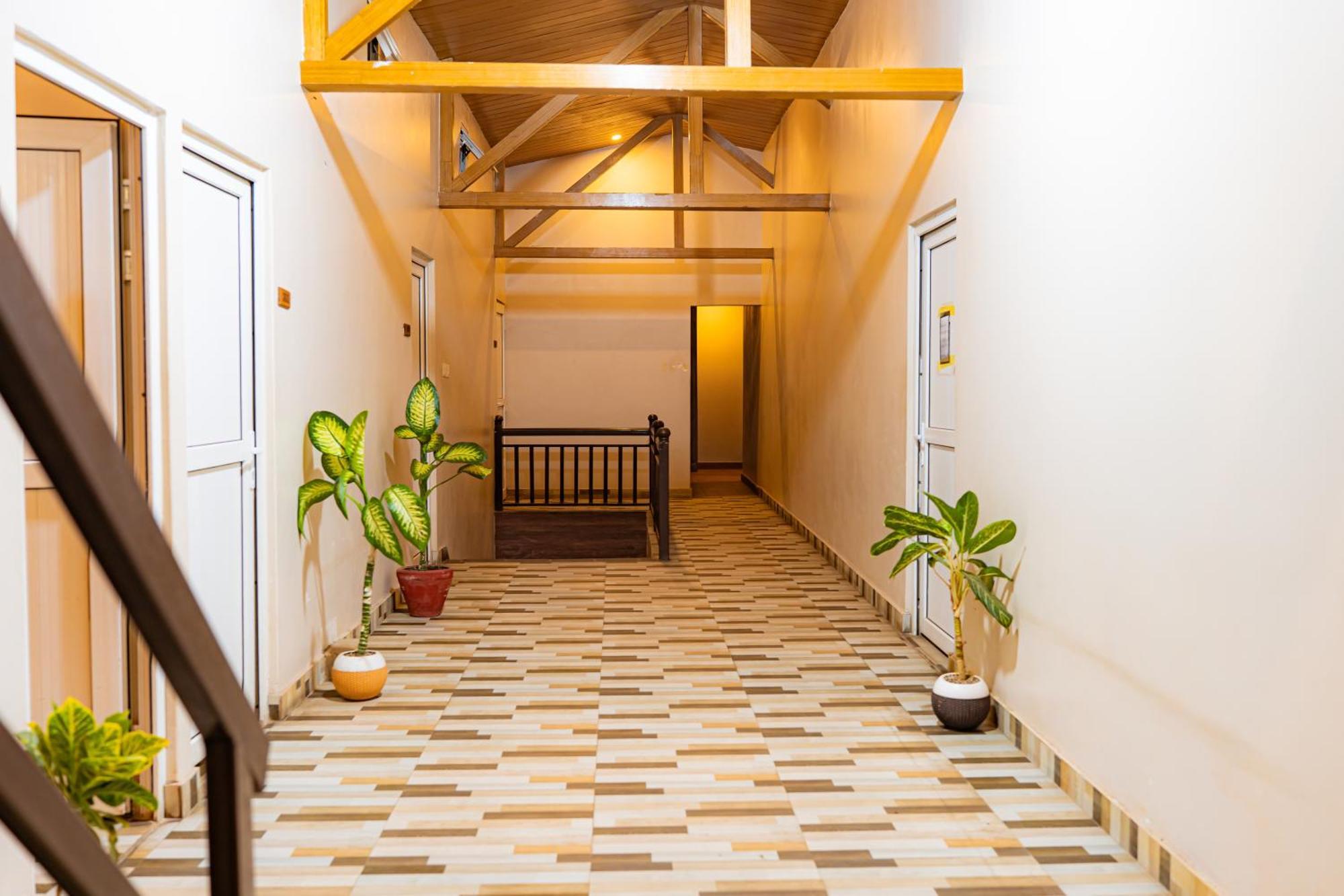 Busy Bee Resort, Похара Екстериор снимка