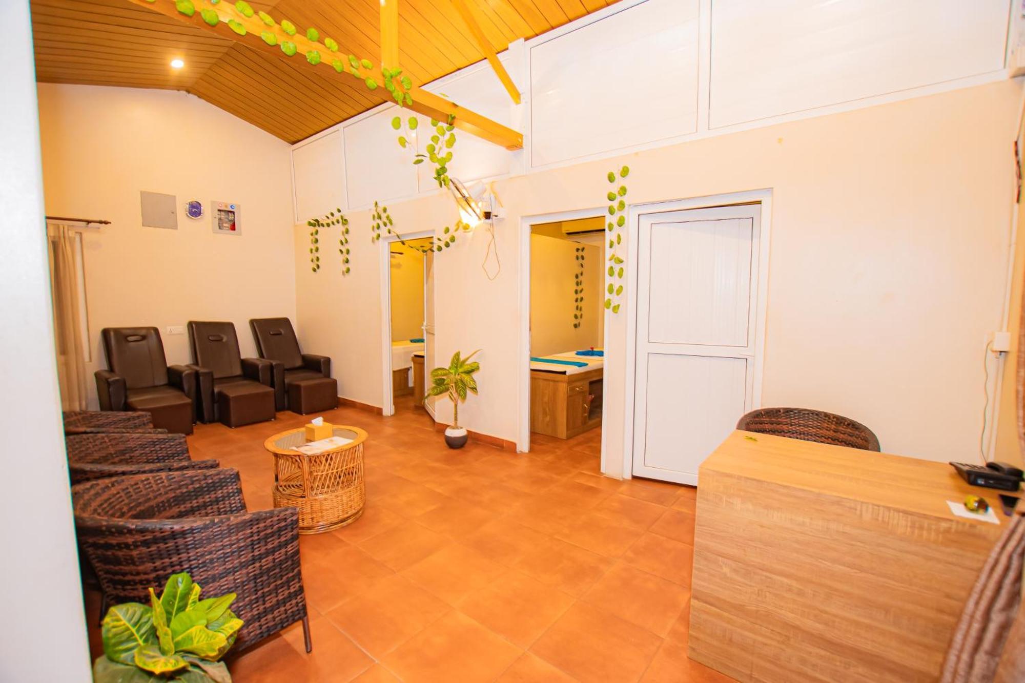 Busy Bee Resort, Похара Екстериор снимка