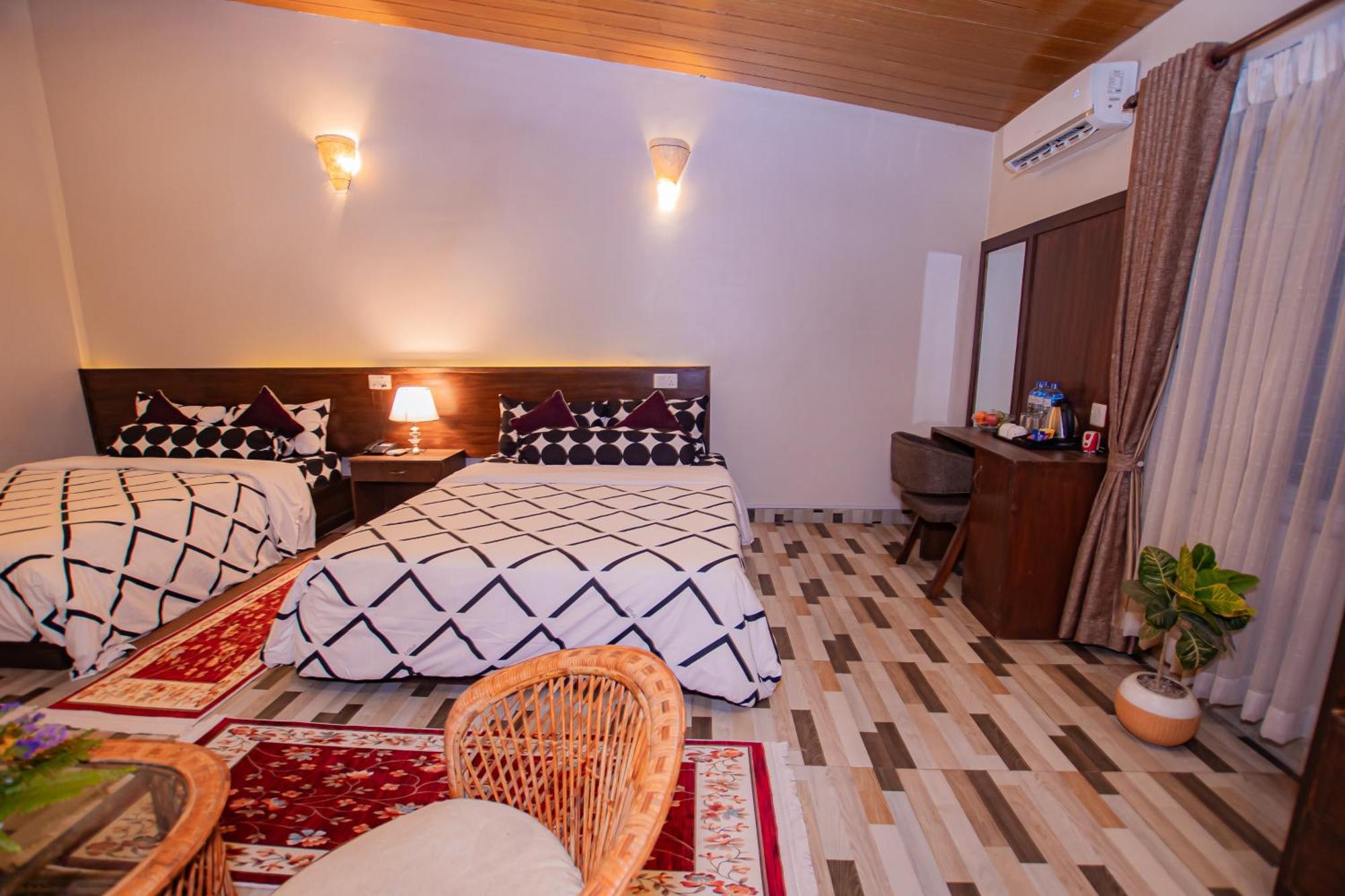 Busy Bee Resort, Похара Екстериор снимка