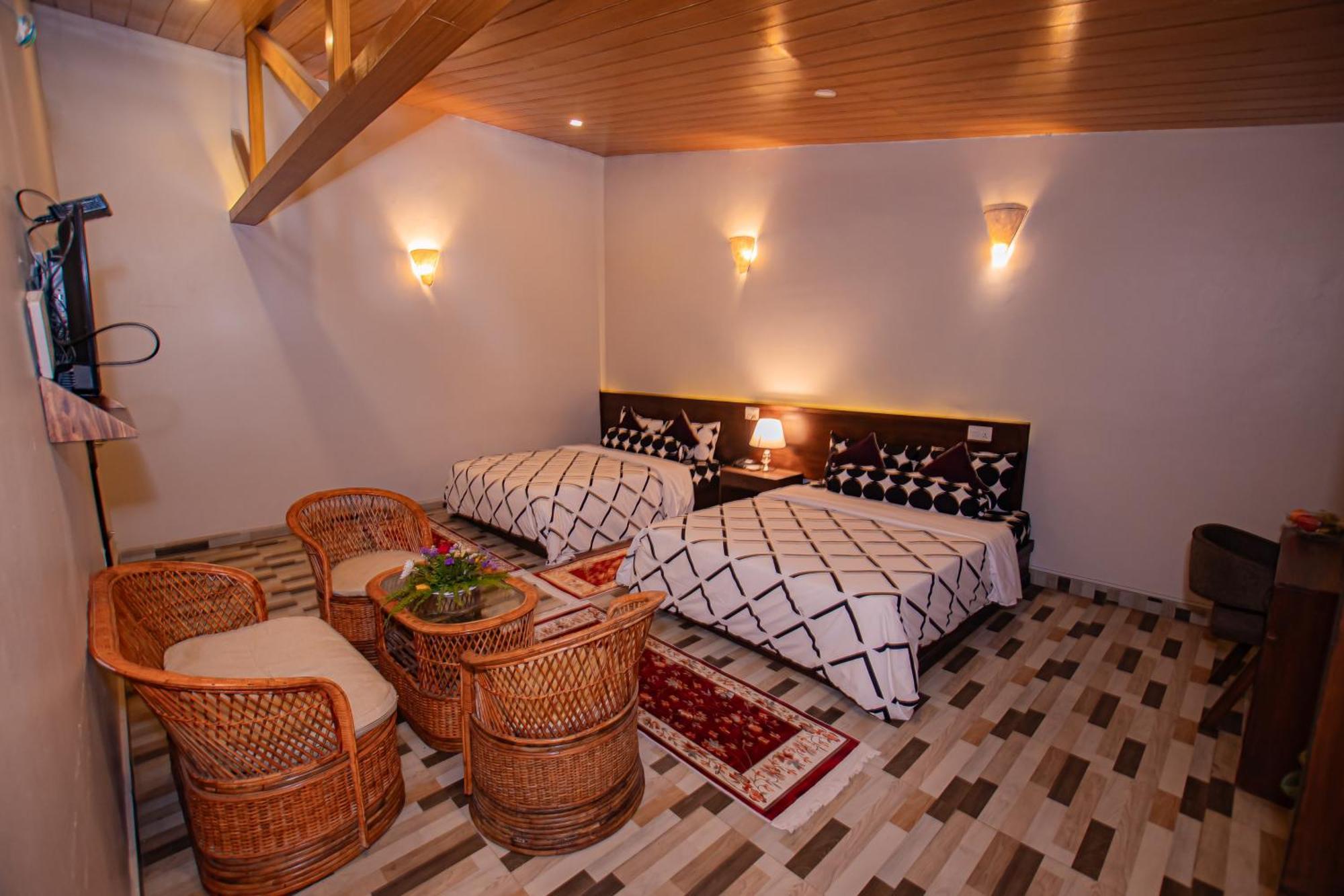 Busy Bee Resort, Похара Екстериор снимка