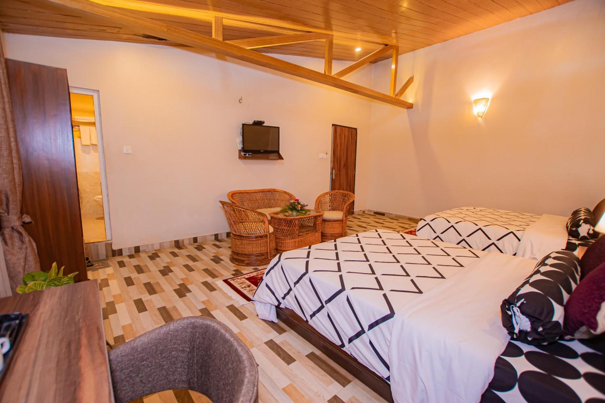 Busy Bee Resort, Похара Екстериор снимка