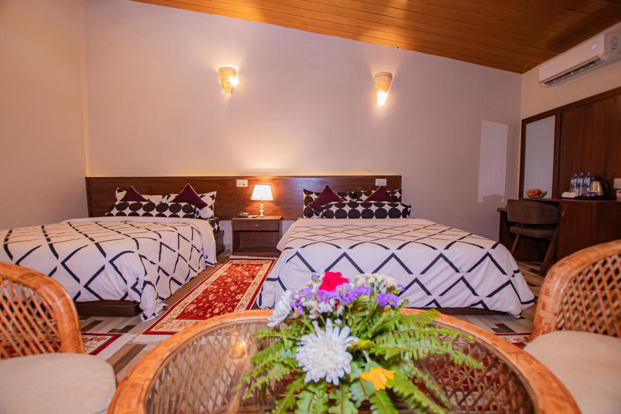 Busy Bee Resort, Похара Екстериор снимка