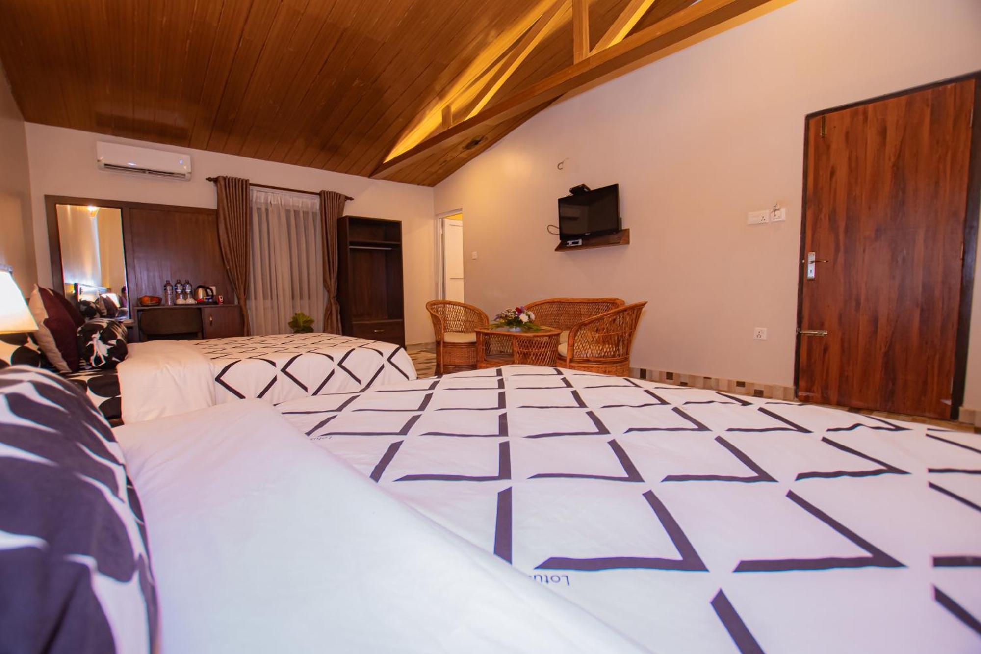 Busy Bee Resort, Похара Екстериор снимка