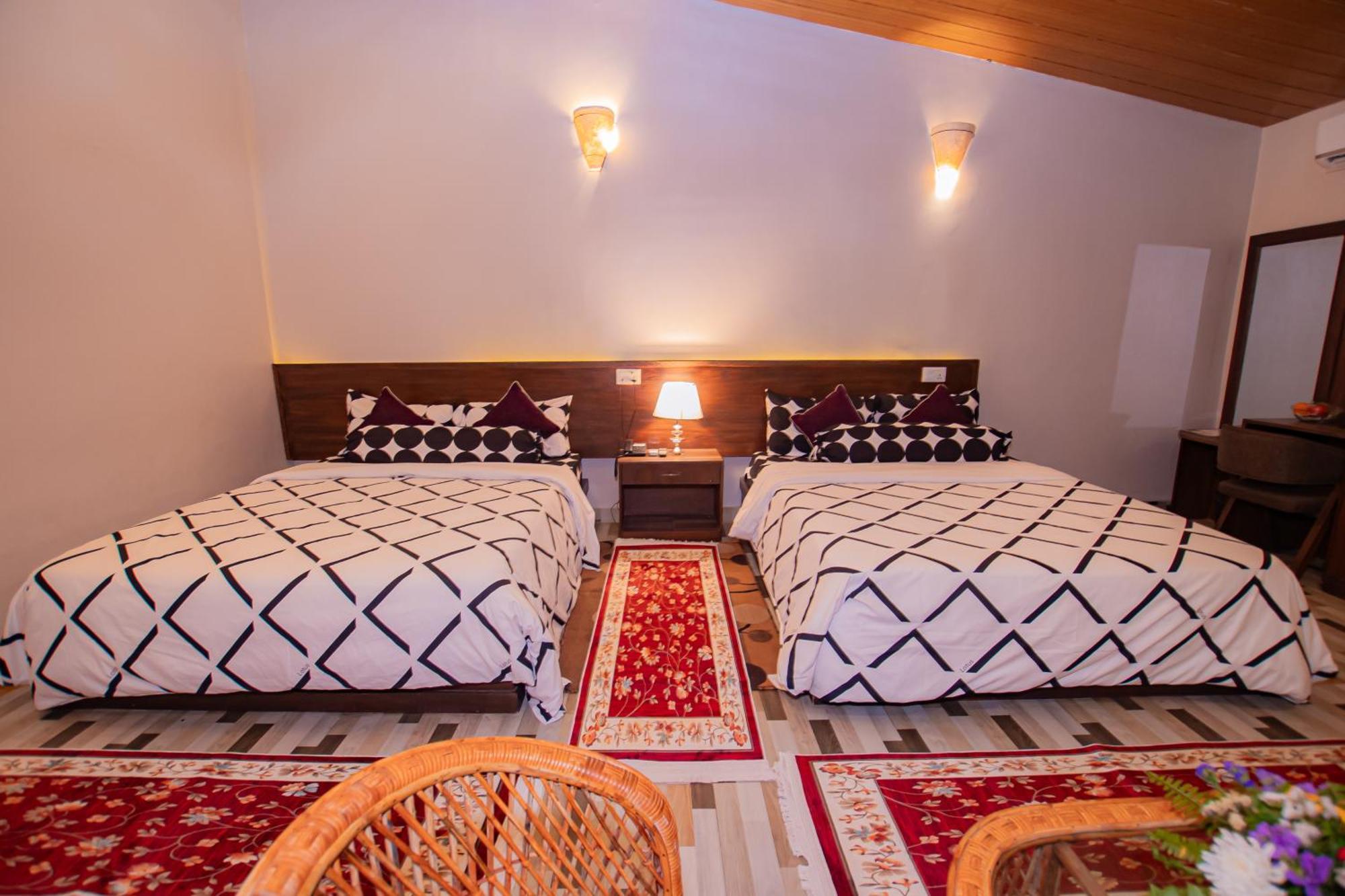 Busy Bee Resort, Похара Екстериор снимка