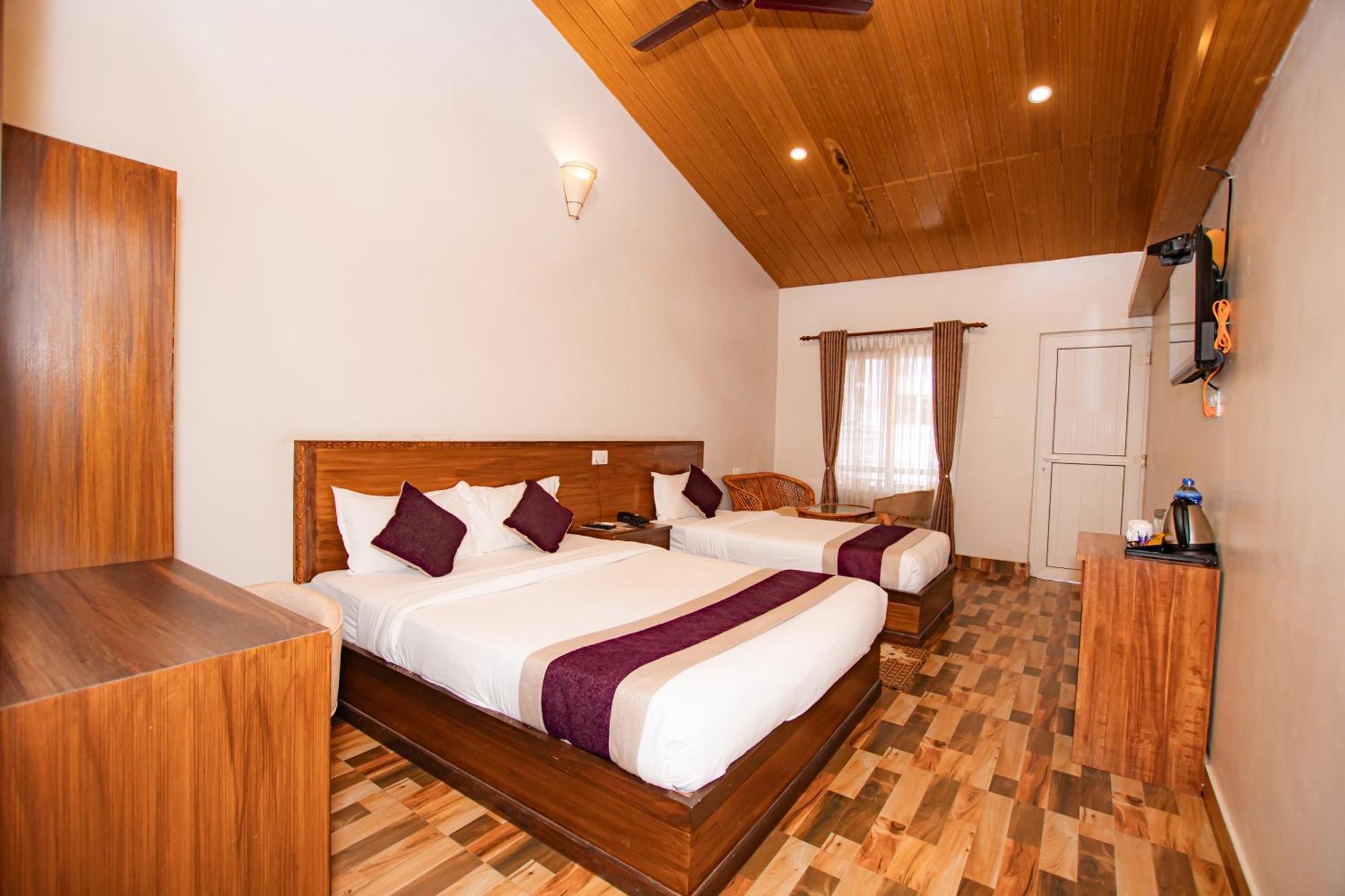 Busy Bee Resort, Похара Екстериор снимка