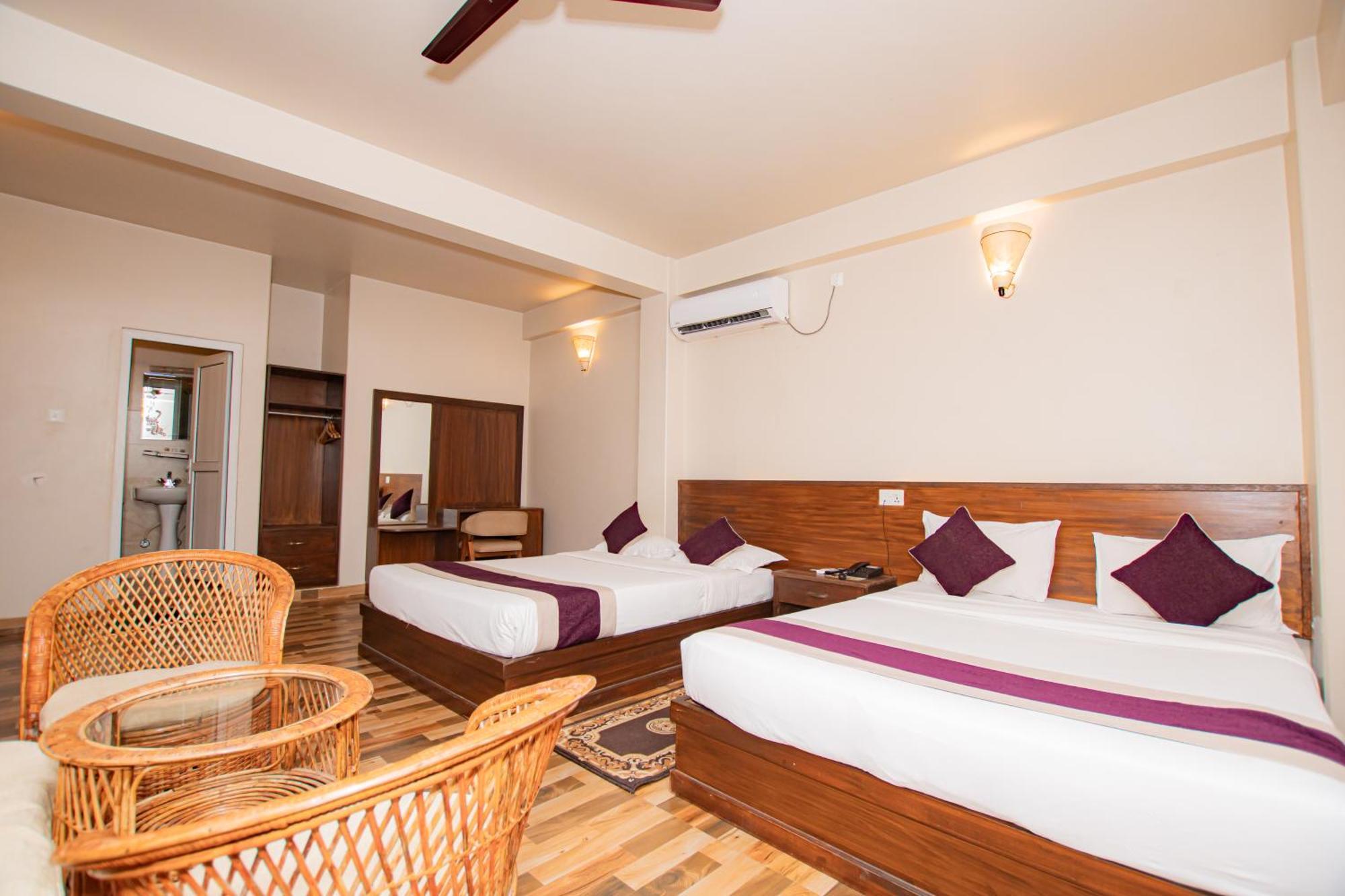 Busy Bee Resort, Похара Екстериор снимка