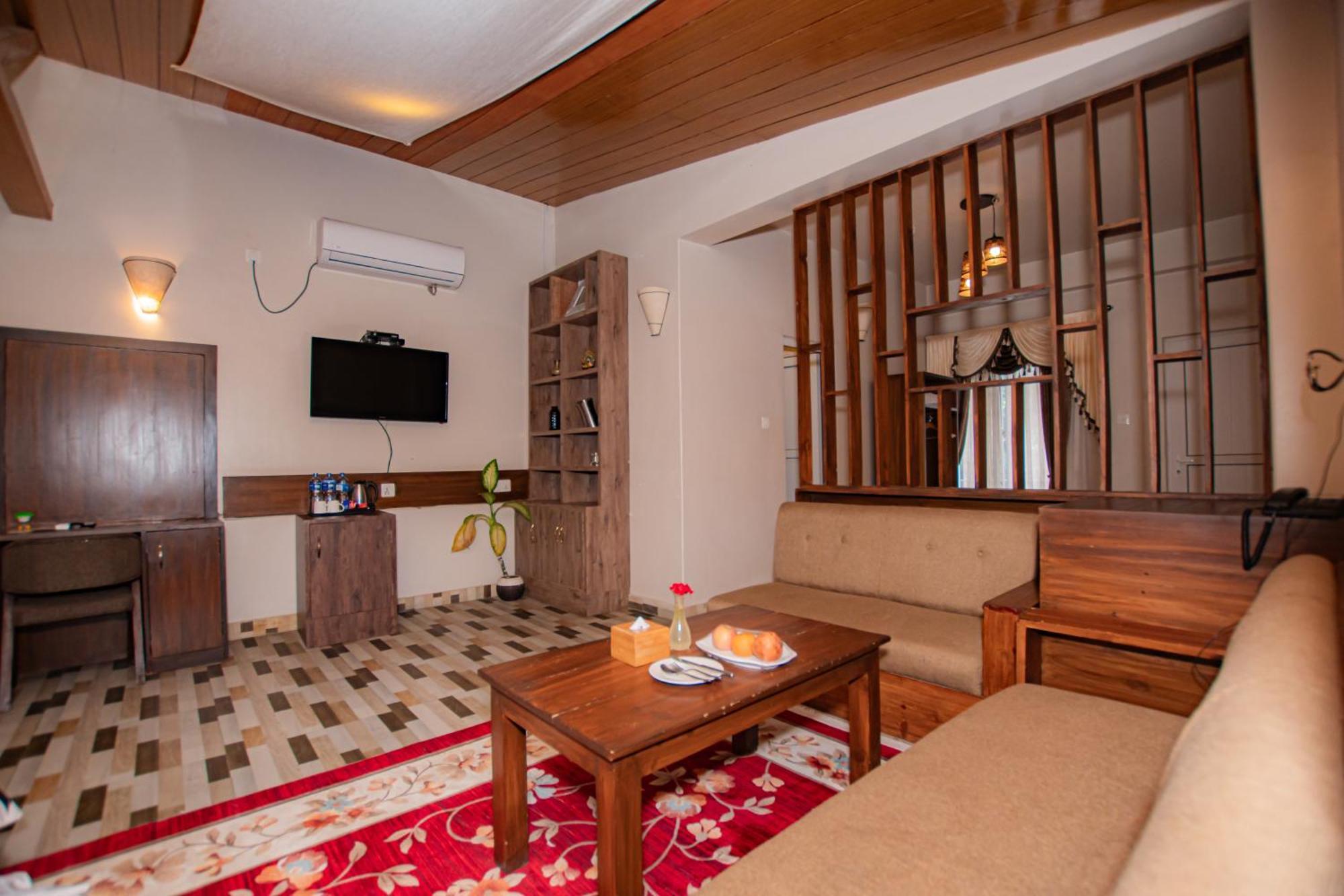 Busy Bee Resort, Похара Екстериор снимка
