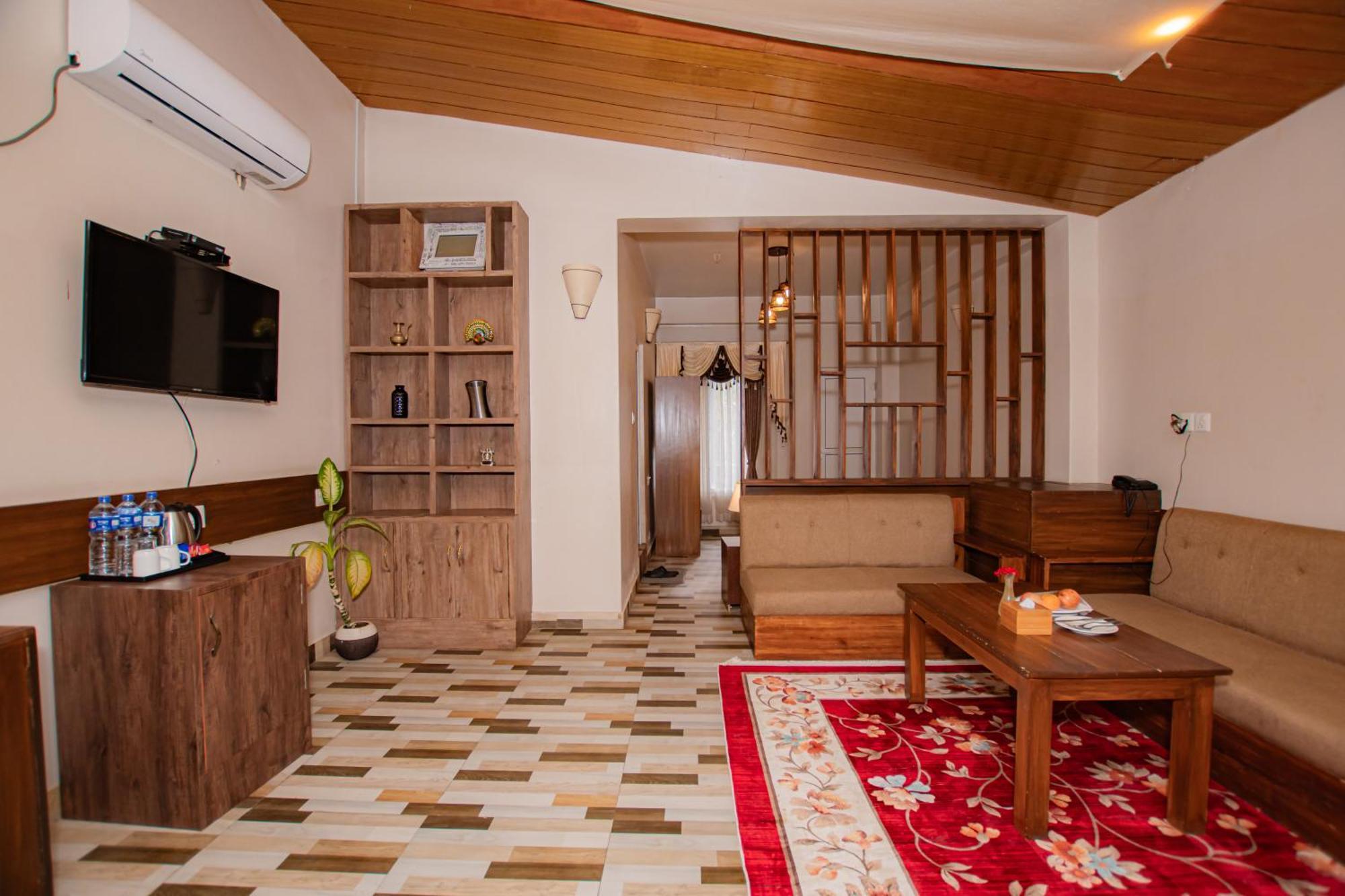 Busy Bee Resort, Похара Екстериор снимка