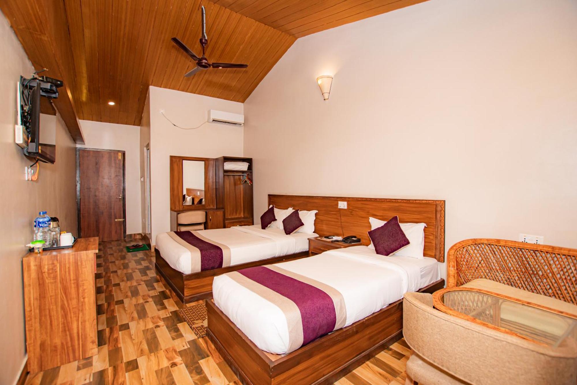 Busy Bee Resort, Похара Екстериор снимка