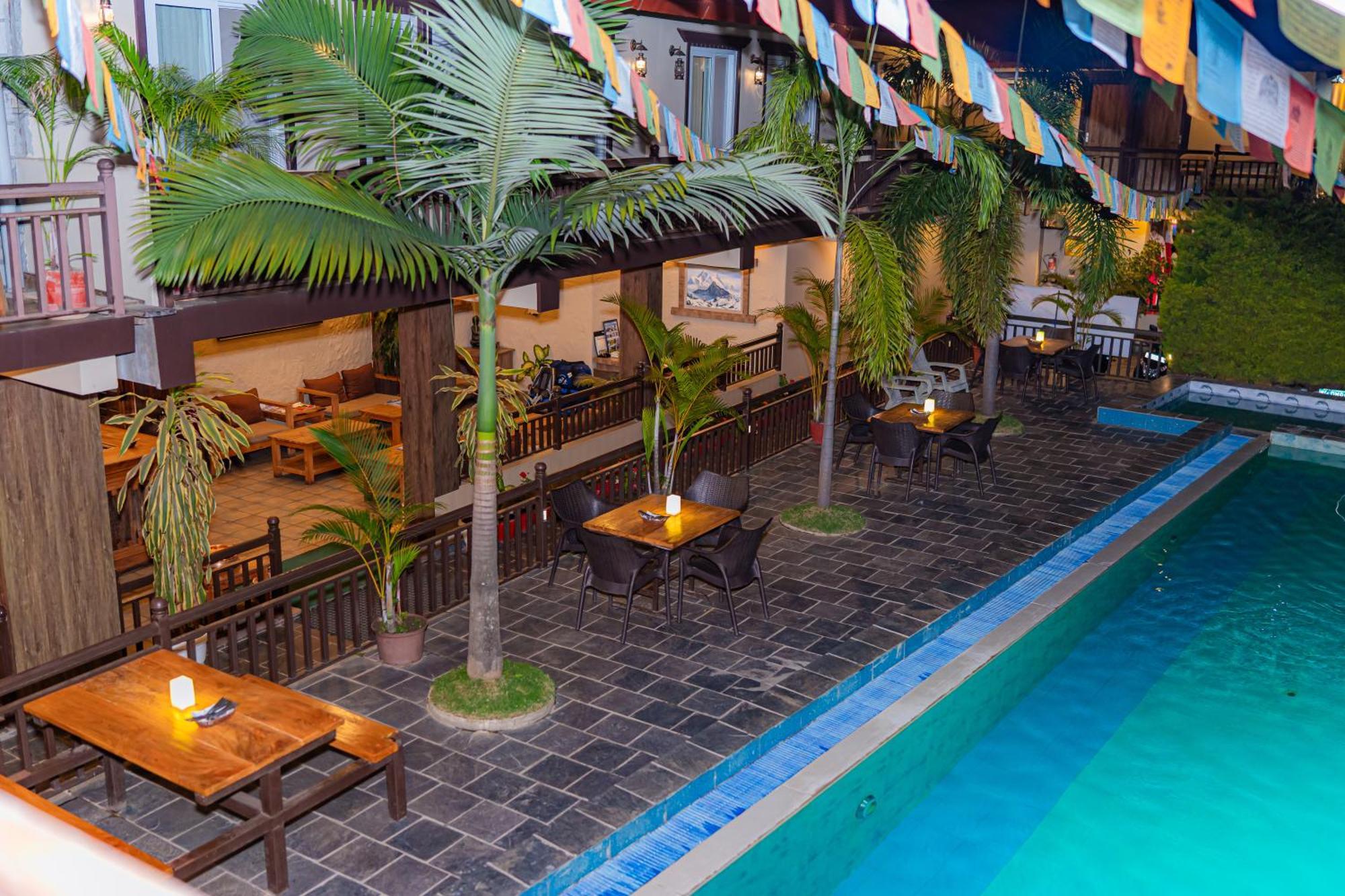 Busy Bee Resort, Похара Екстериор снимка