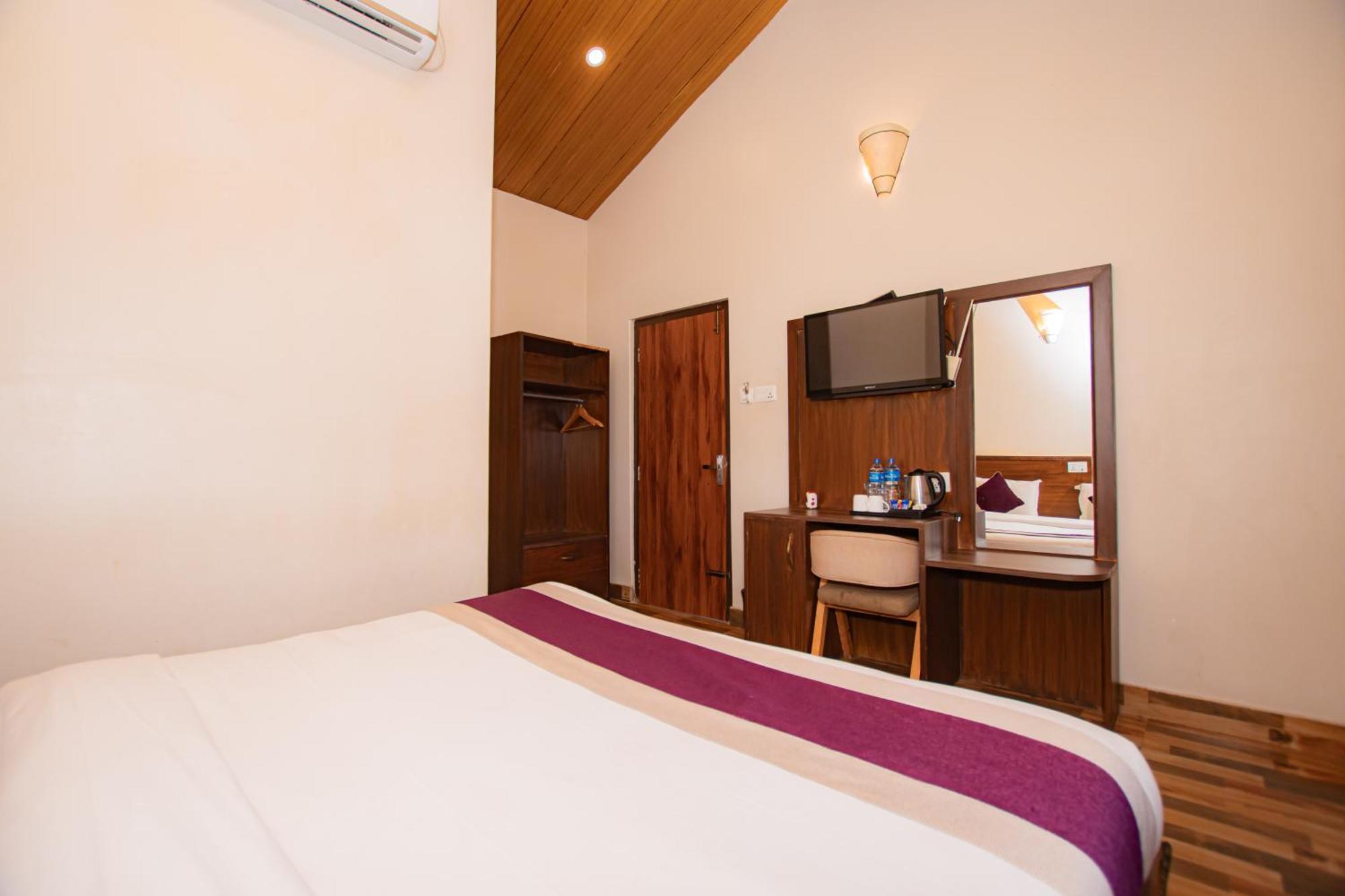 Busy Bee Resort, Похара Екстериор снимка