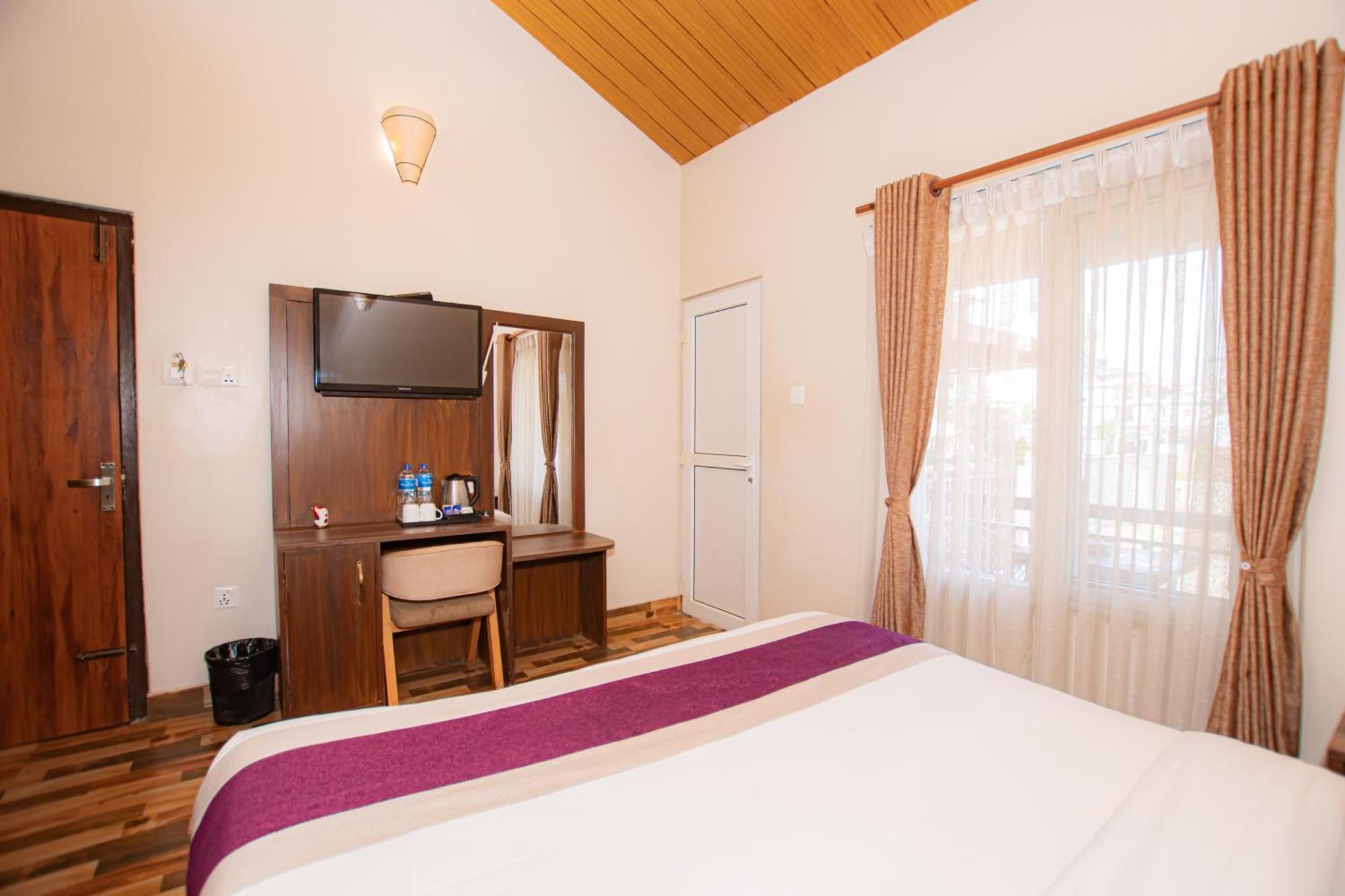 Busy Bee Resort, Похара Екстериор снимка