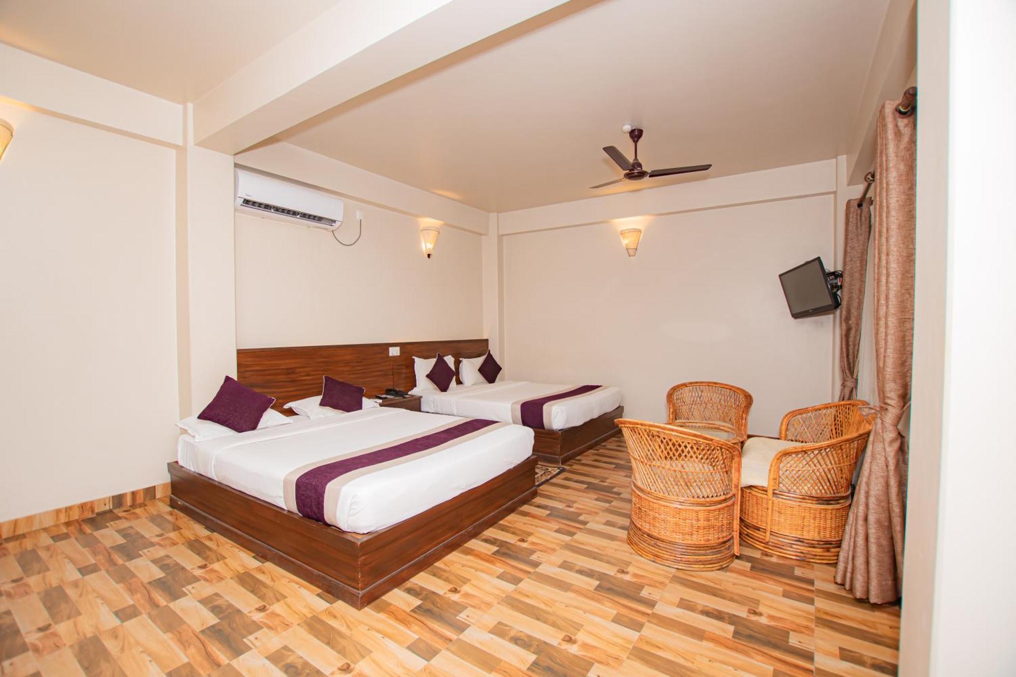 Busy Bee Resort, Похара Екстериор снимка