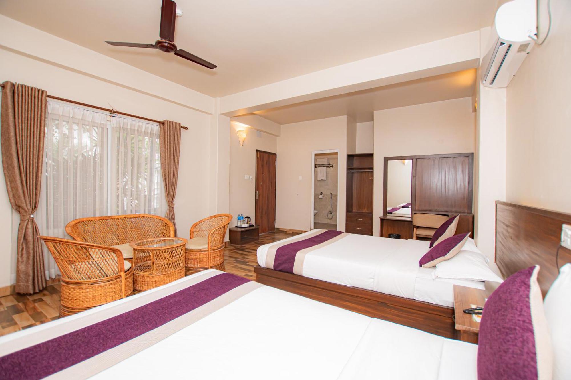 Busy Bee Resort, Похара Екстериор снимка